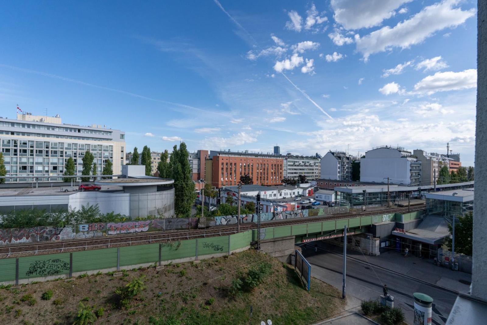 Two Bedrooms - 85 Squaremeters - 4 Min To U6 Dresdner Str Вена Экстерьер фото