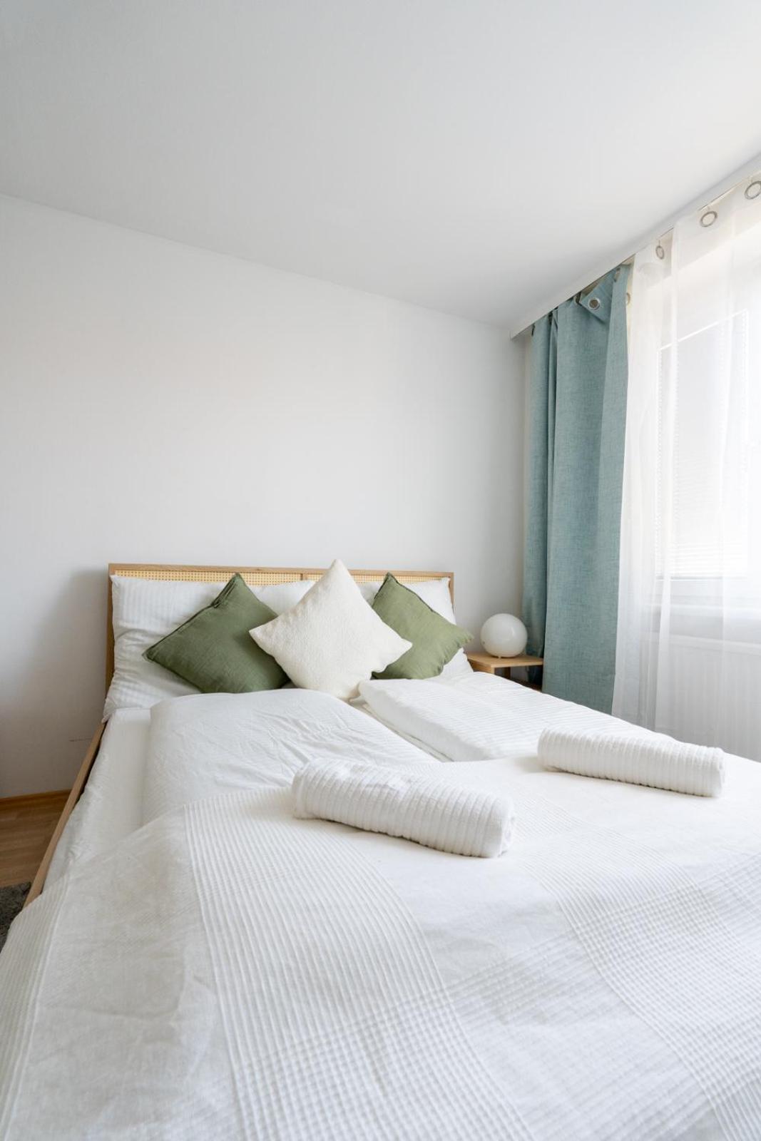 Two Bedrooms - 85 Squaremeters - 4 Min To U6 Dresdner Str Вена Экстерьер фото